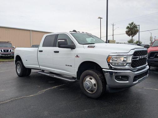 Bright White Clearcoat 2024 RAM 3500 Big Horn Crew Cab 4x4 8' Box