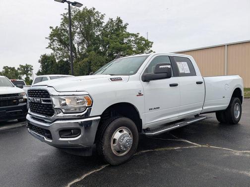 Bright White Clearcoat 2024 RAM 3500 Big Horn Crew Cab 4x4 8' Box