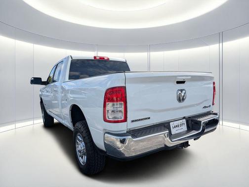 Bright White Clearcoat 2022 RAM 2500 Big Horn Crew Cab 4x4 6'4' Box