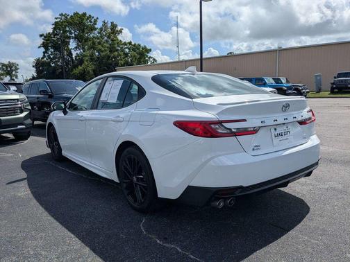 Ice Cap 2025 Toyota Camry SE