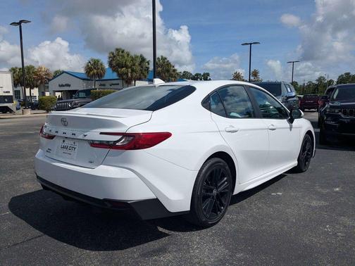 Ice Cap 2025 Toyota Camry SE