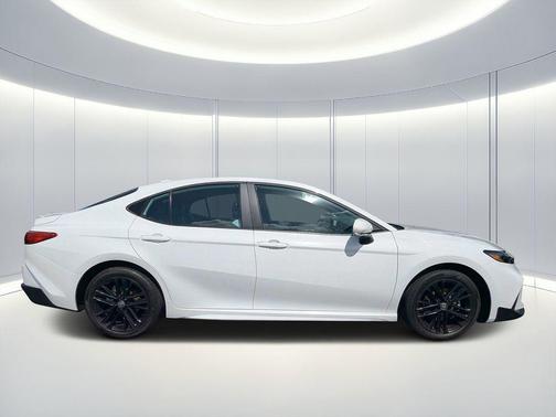 Ice Cap 2025 Toyota Camry SE