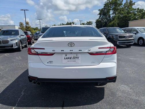 Ice Cap 2025 Toyota Camry SE
