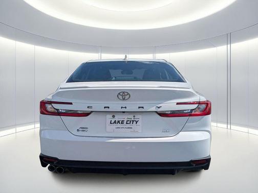 Ice Cap 2025 Toyota Camry SE