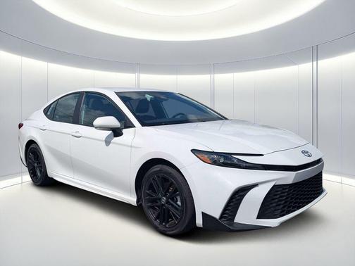 Ice Cap 2025 Toyota Camry SE
