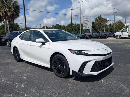 Ice Cap 2025 Toyota Camry SE