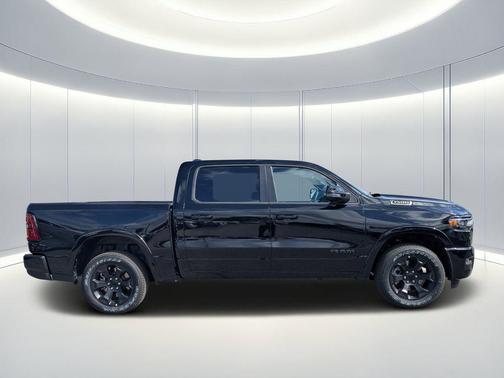 Diamond Black Crystal Pearlcoat 2026 RAM 1500 Big Horn/Lone Star