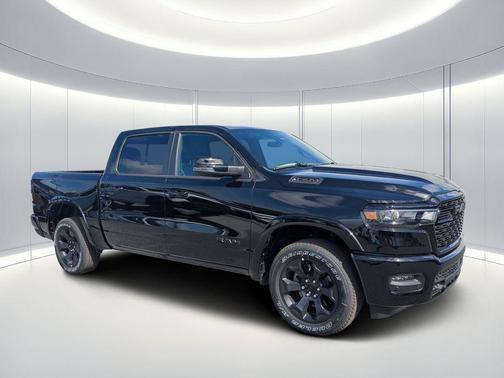 Diamond Black Crystal Pearlcoat 2026 RAM 1500 Big Horn/Lone Star