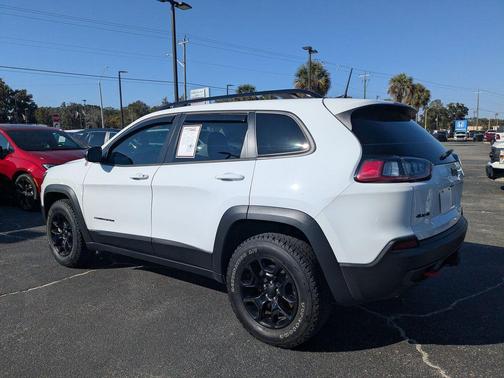 2022 Jeep Cherokee Trailhawk