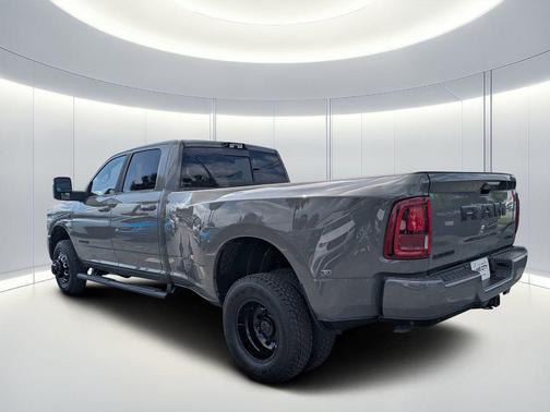 Ceramic Gray Clearcoat 2026 RAM 3500 Laramie Crew Cab 4x4 8' Box