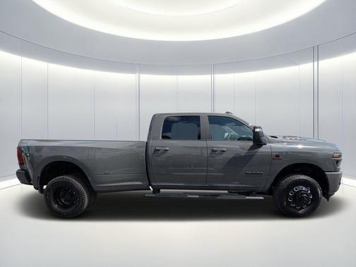 Ceramic Gray Clearcoat 2026 RAM 3500 Laramie Crew Cab 4x4 8' Box
