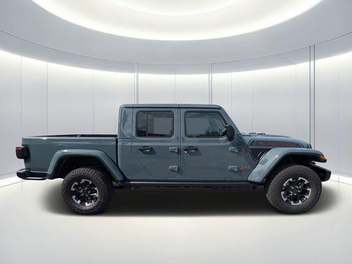 Anvil Clearcoat 2026 Jeep Gladiator Shadow Ops 4x4