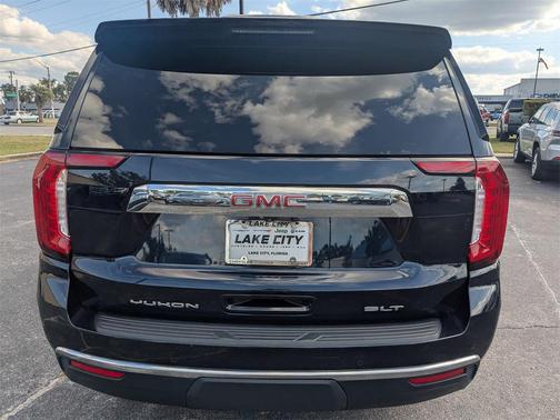 2023 GMC Yukon SLT