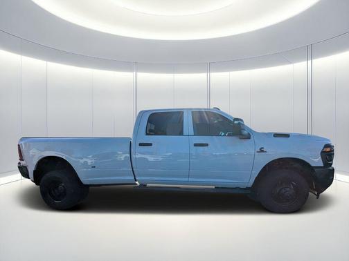 2026 RAM 3500 Tradesman Crew Cab 4x4 8' Box