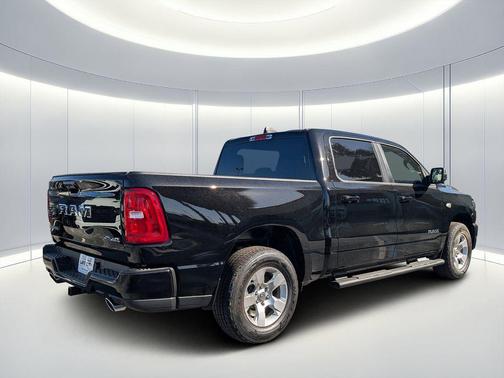 Diamond Black Crystal Pearlcoat 2026 RAM 1500 Big Horn/Lone Star