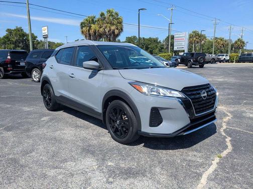 Boulder Gray Pearl 2024 Nissan Kicks SV