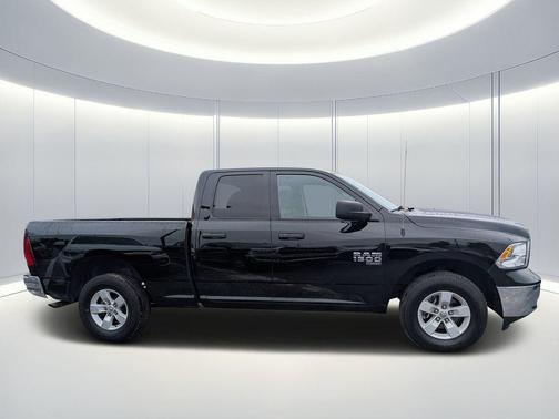 Diamond Black Crystal Pearlcoat 2024 RAM 1500 Classic SLT