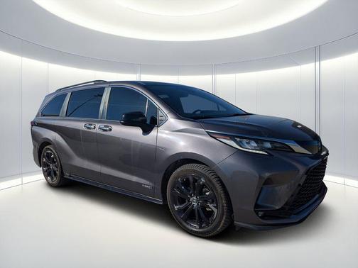 2021 Toyota Sienna XSE 7 Passenger