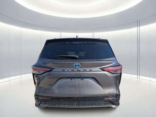 2021 Toyota Sienna XSE 7 Passenger