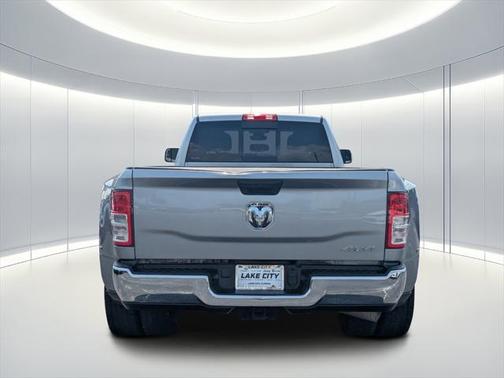2022 RAM 3500 Tradesman Crew Cab 4x4 8' Box