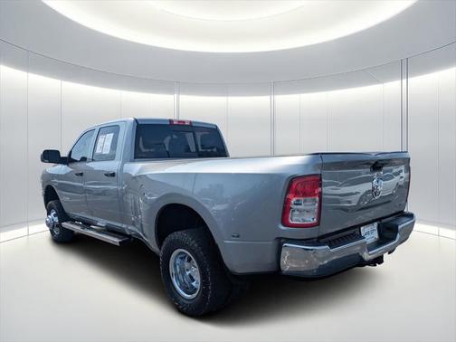 2022 RAM 3500 Tradesman Crew Cab 4x4 8' Box