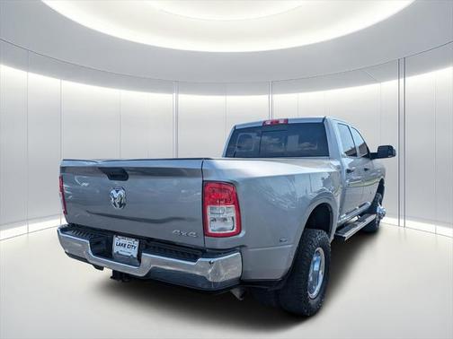2022 RAM 3500 Tradesman Crew Cab 4x4 8' Box