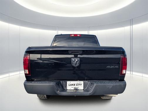 2024 RAM 1500 Classic Warlock Crew Cab 4x4 5'7' Box