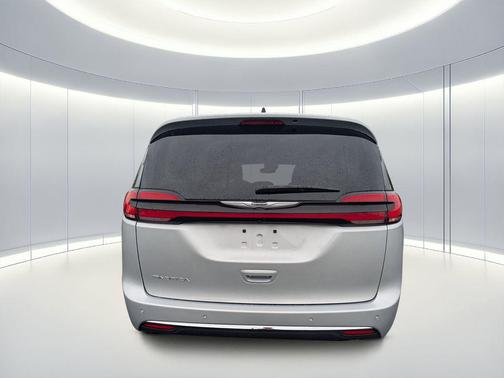 Silver Mist Clearcoat 2024 Chrysler Pacifica Touring L