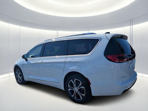 Bright White Clearcoat 2026 Chrysler Pacifica L