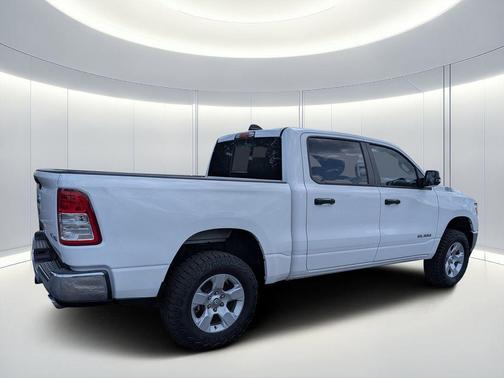 Bright White Clearcoat 2023 RAM 1500 Big Horn/Lone Star