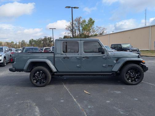 2025 Jeep Gladiator Nighthawk