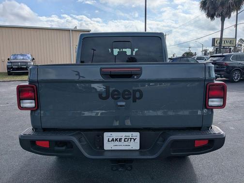 2025 Jeep Gladiator Nighthawk