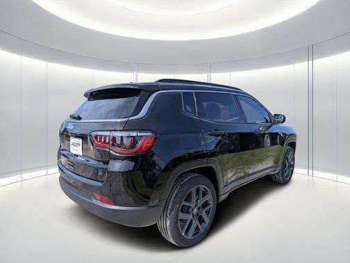 Diamond Black Crystal Pearlcoat 2026 Jeep Compass 85th Anniversary 4x4