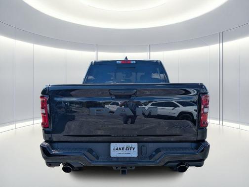 Diamond Black Crystal Pearlcoat 2026 RAM 1500 Express