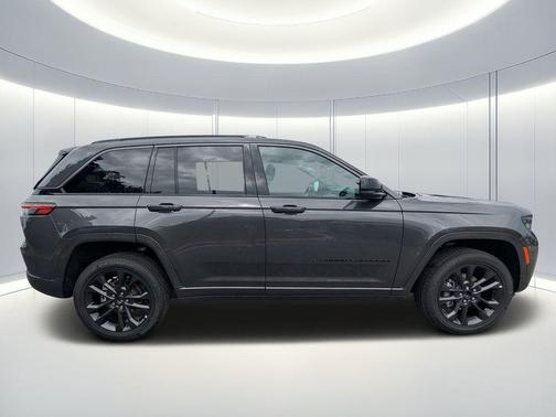 Baltic Gray Metallic Clearcoat 2026 Jeep Grand Cherokee Limited