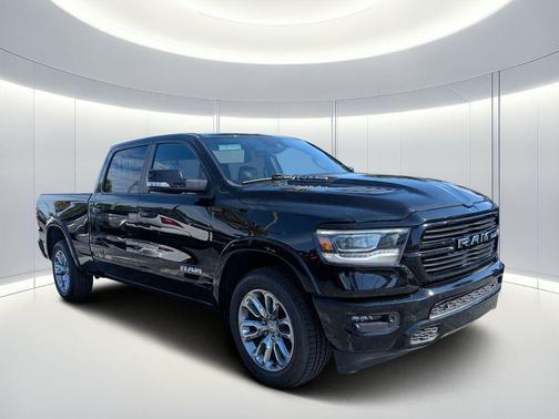 Diamond Black Crystal Pearlcoat 2022 RAM 1500 Laramie