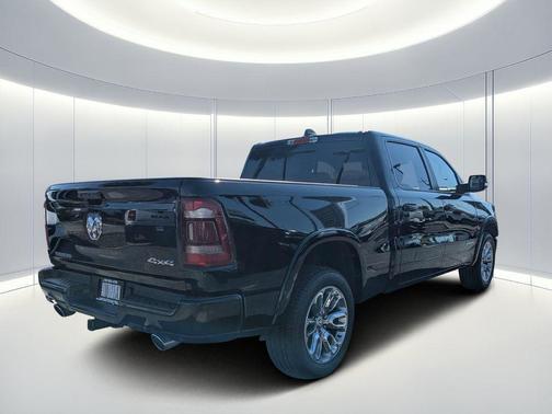 Diamond Black Crystal Pearlcoat 2022 RAM 1500 Laramie
