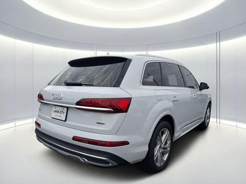 Glacier White Metallic 2022 Audi Q7 55 Premium Plus