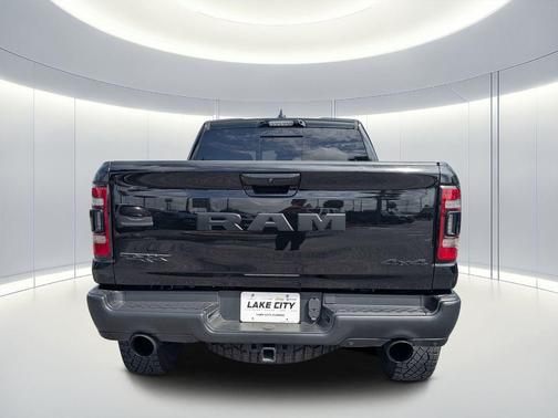 Diamond Black Crystal Pearlcoat 2022 RAM 1500 TRX