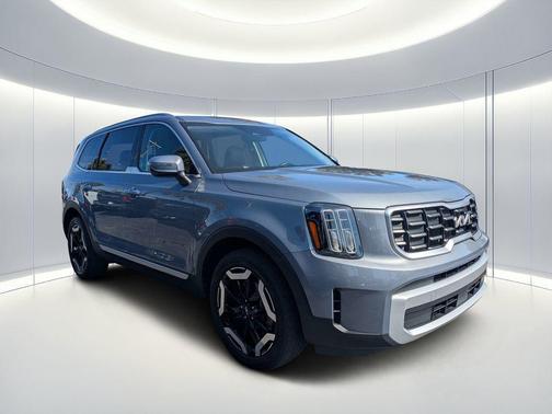 Everlasting Silver 2025 Kia Telluride S