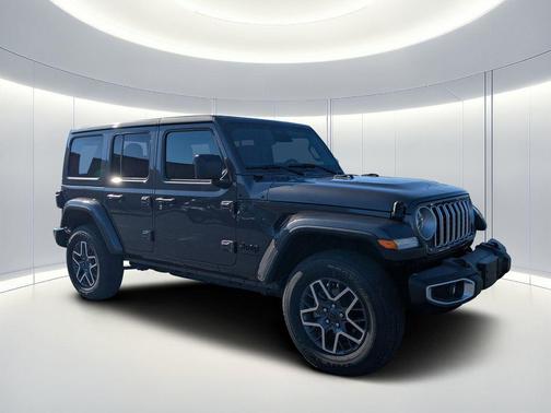 Granite Crystal Metallic Clearcoat 2025 Jeep Wrangler 4-Door Sahara 4x4