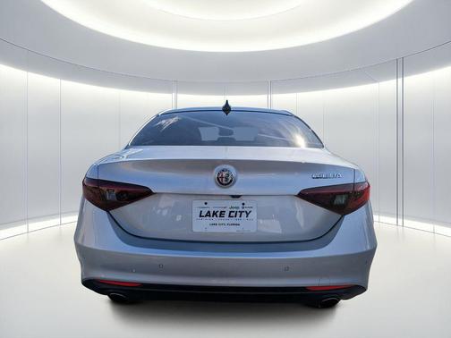 2017 Alfa Romeo Giulia Base