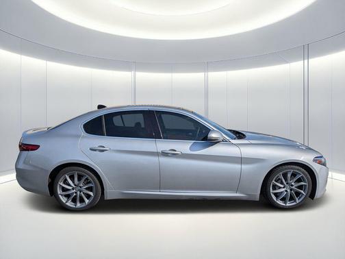 2017 Alfa Romeo Giulia Base