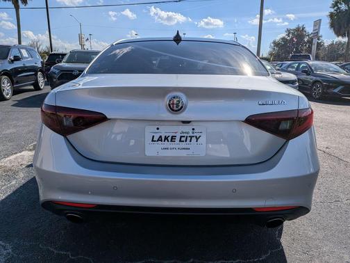 2017 Alfa Romeo Giulia Base