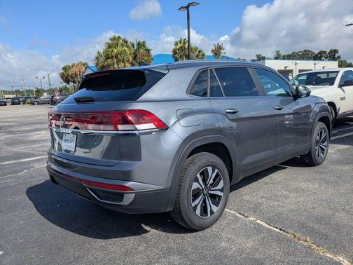 Platinum Gray Metallic 2024 Volkswagen Atlas Cross Sport 2.0T SE
