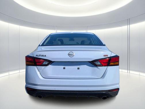 2023 Nissan Altima SR FWD