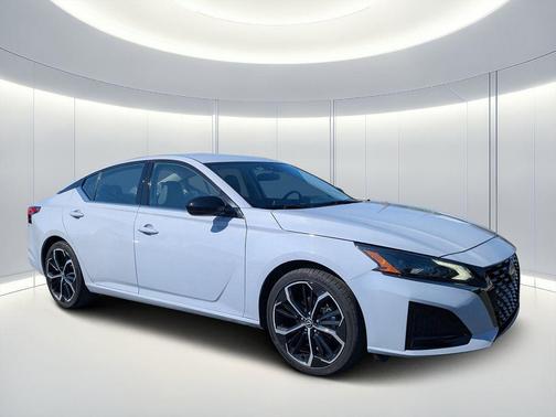 2023 Nissan Altima SR FWD