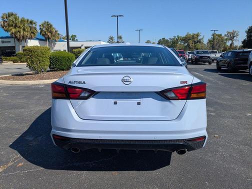2023 Nissan Altima SR FWD