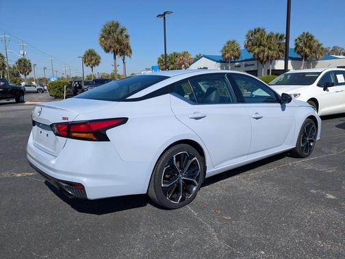 2023 Nissan Altima SR FWD