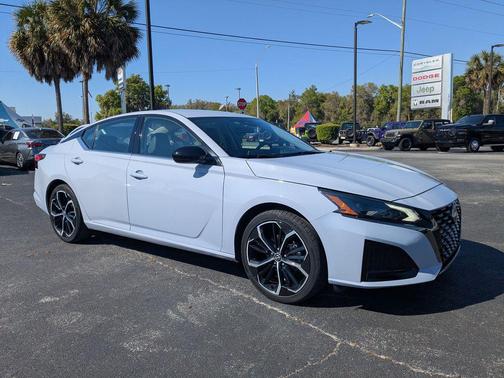 2023 Nissan Altima SR FWD